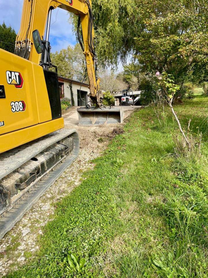 44f7dc51 fe19 47d4 9945 7a6d46d6d377