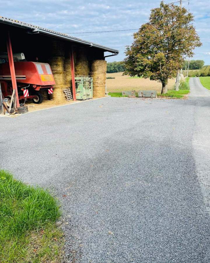  Travaux de goudronnage près de Fumel